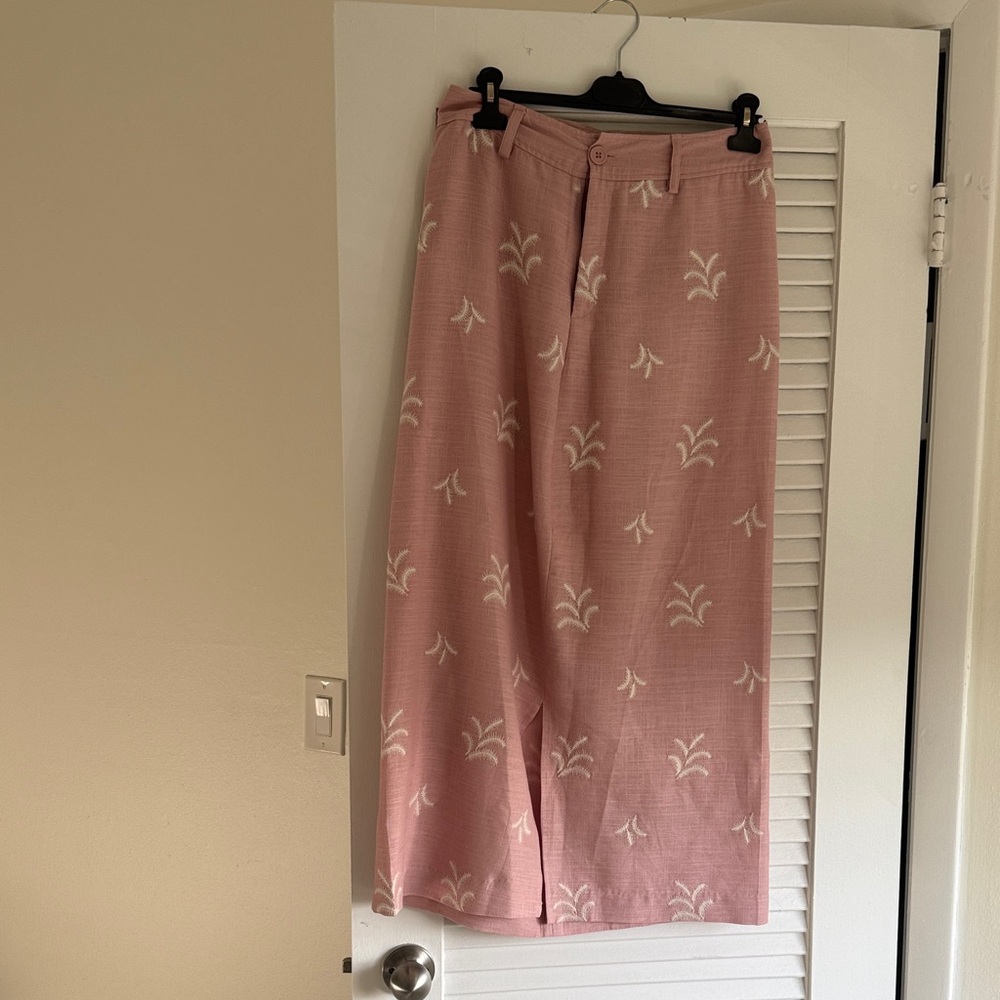 Elie Tahari Light Pink Skirt with White Detailing